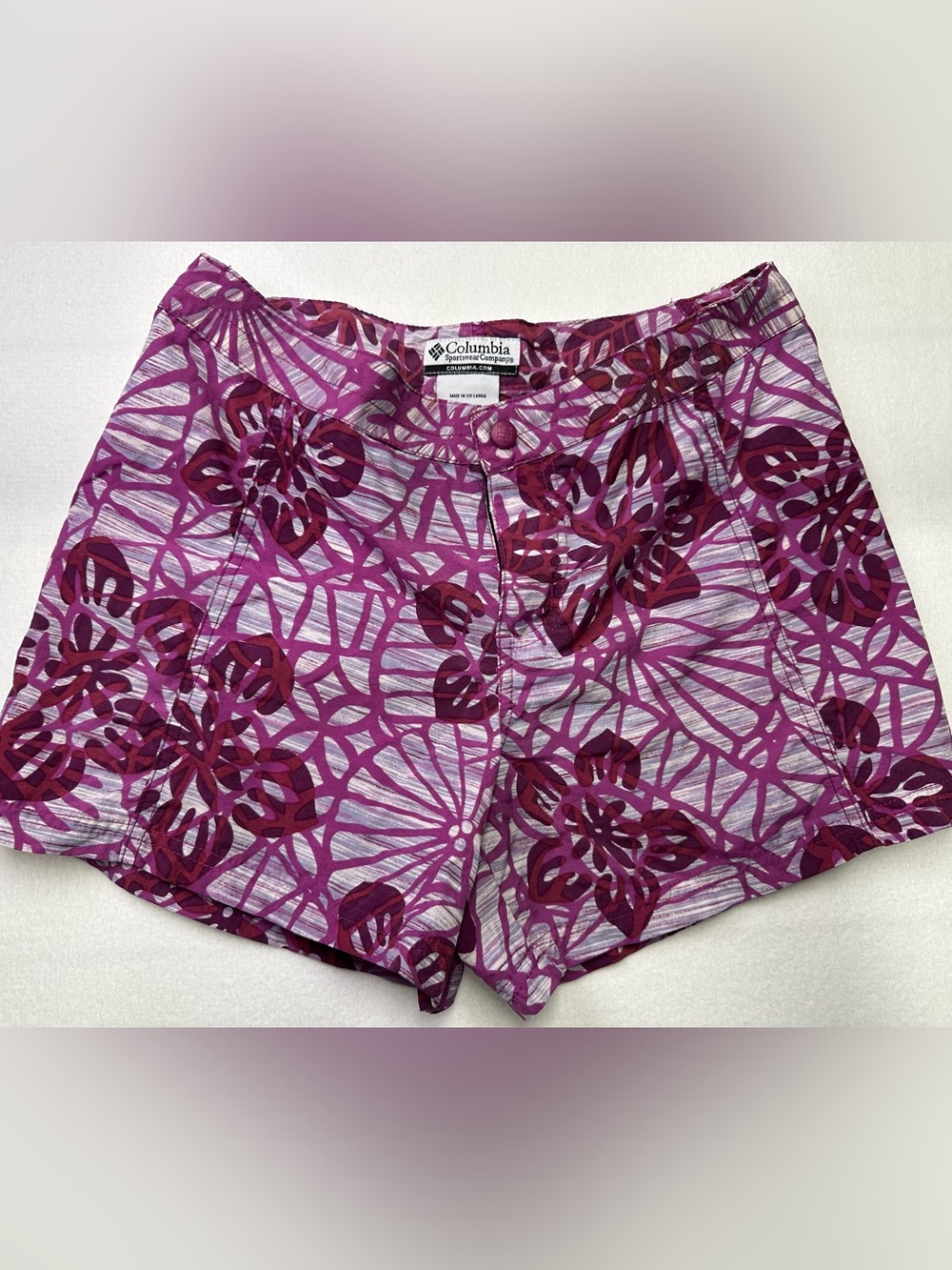 Columbia Women’s Sandy River III Magenta Floral-Pattern Athletic Shorts | size 6 - Picture 1 of 5